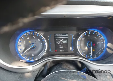 2018 Chrysler Pacifica Touring Plus z USA, uszkodzony, nr VIN 2C4RC1FG5JR316719